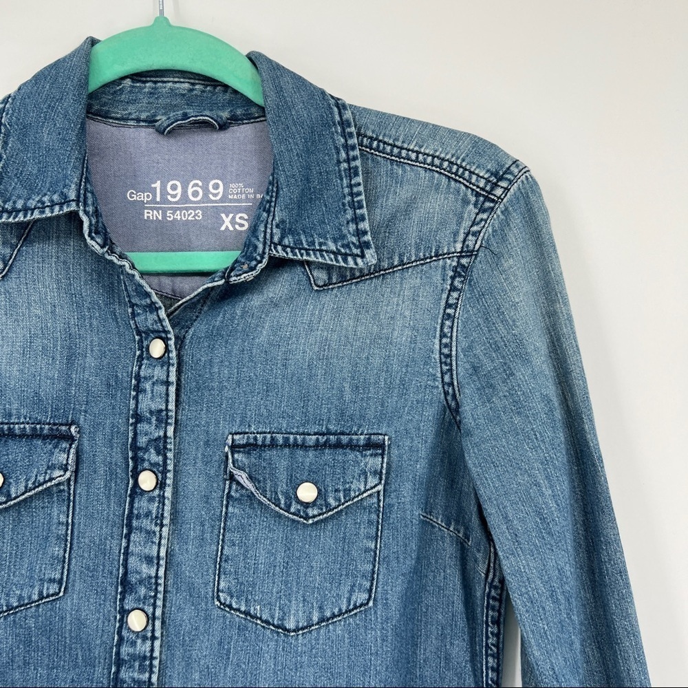 Gap 1969 Blue Faded Button Front Cotton Long Sleeve Collared Denim Shirt Women's